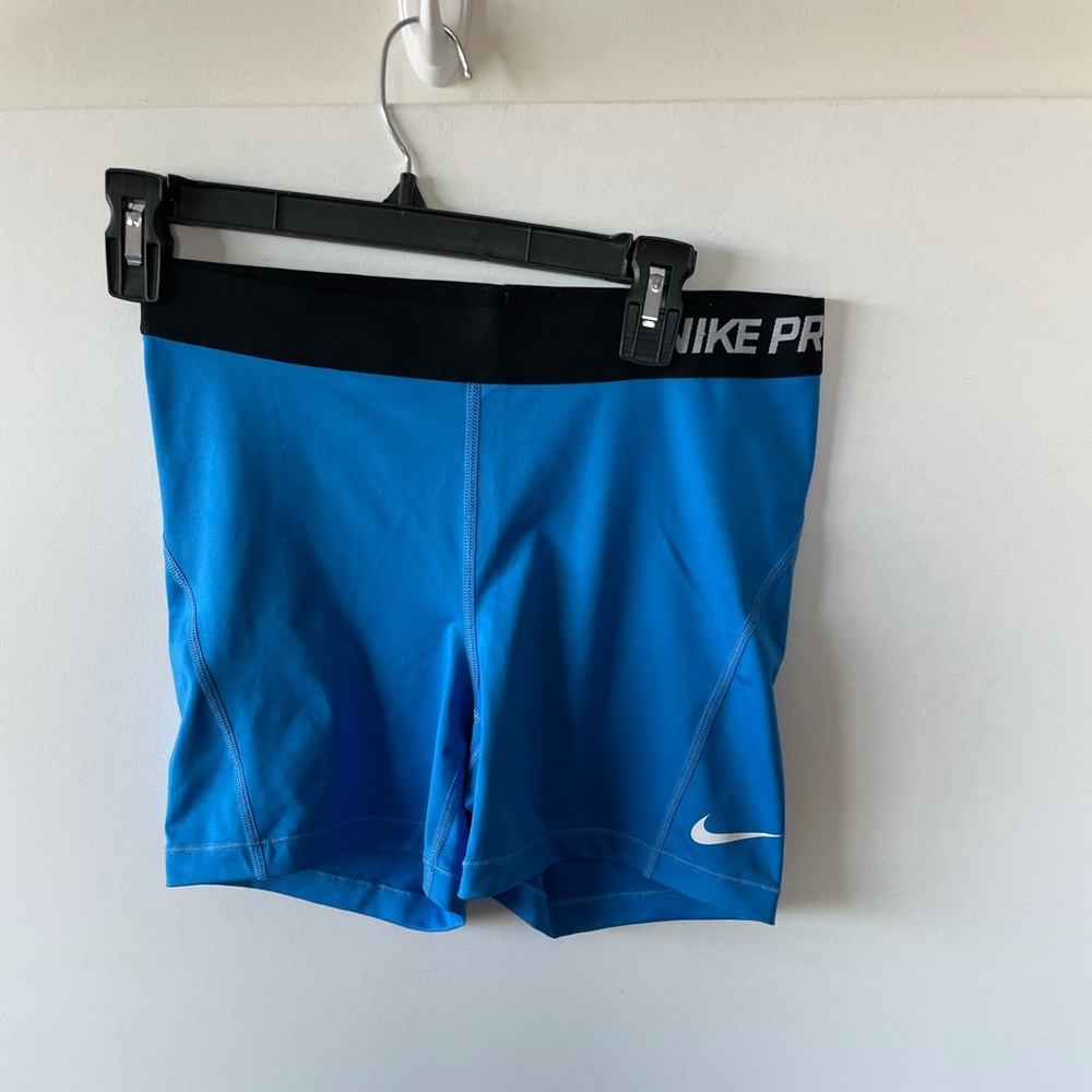 NWOT Nike Pro 3” training shorts